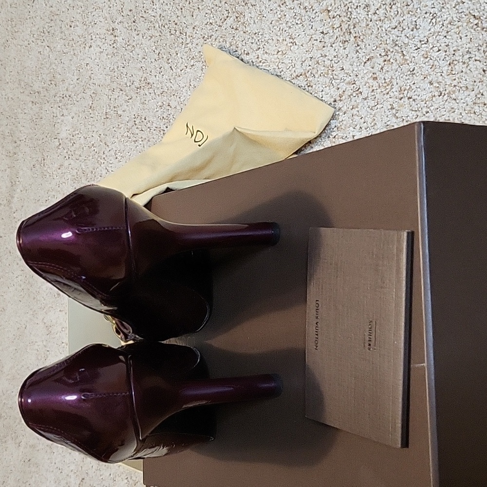 Louis Vuitton shoes. - Picture 4 of 10